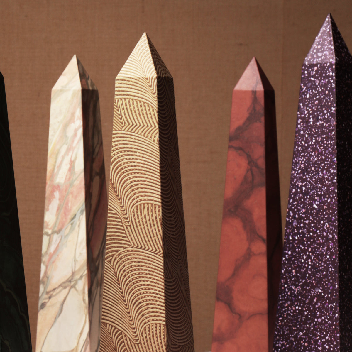 15" Obelisk - Verona Rosso